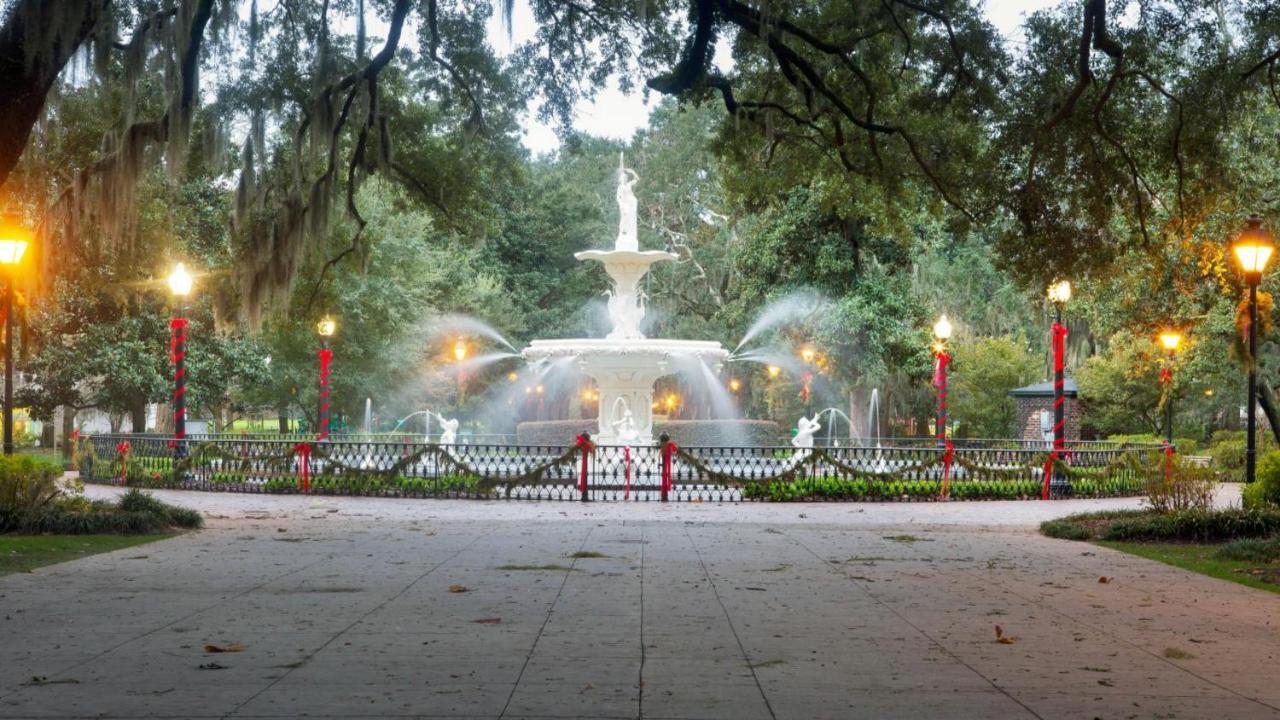 סוואנה Southern Charmer-Historic District Downtown-Front Porch-Walk Score 90!!-Private Parking-1 Minute To Forsyth Park מראה חיצוני תמונה